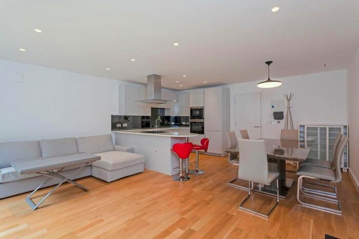 3 Bedroom Detached House To Rent In Fergusson Mews, Clapham, London, SW4