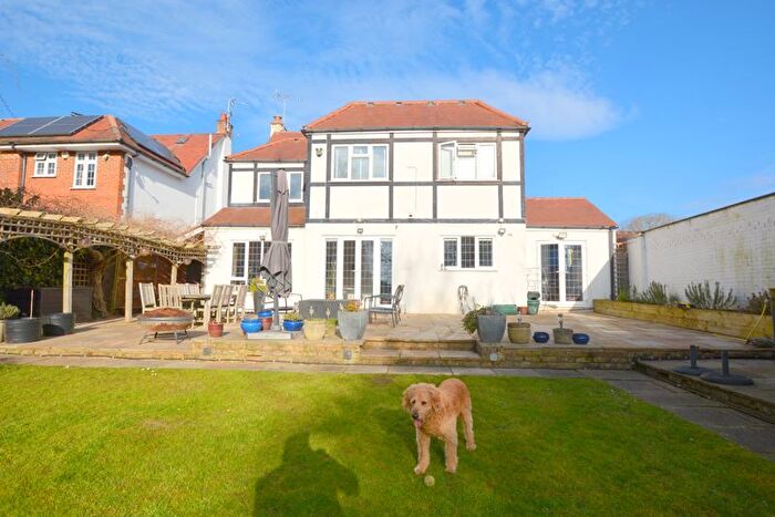 4 Bedroom Detached House For Sale In Bellfield Avenue, Harrow Weald, HA3