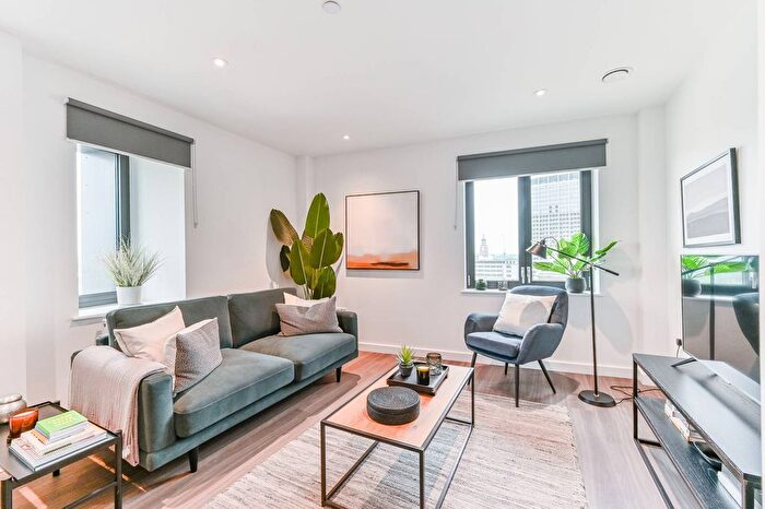 2 Bedroom Flat To Rent In College Road, Croydon, CR0