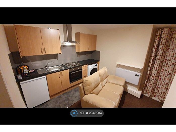 1 Bedroom Flat To Rent In High Street, Crediton, EX17