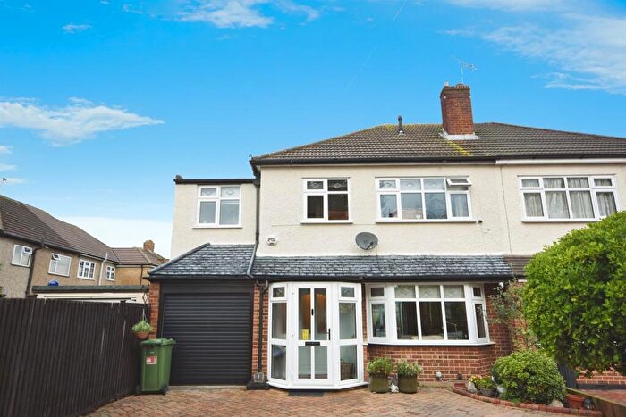 4 Bedroom Semi Detached House For Sale In Blenheim Close, Romford, RM7