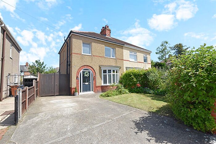 3 Bedroom Semi-Detached House For Sale In Rosina Grove South, Grimsby, DN32