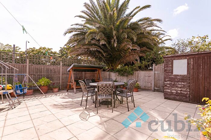 3 Bedroom Link Detached House To Rent In Milton Close, Bermondsey, SE1