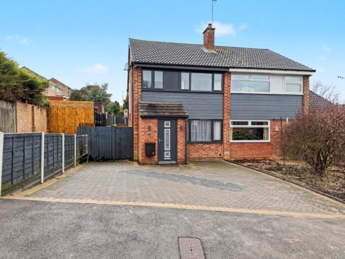 3 Bedroom Semi Detached House For Sale In Sunningdale Drive, Daventry, NN11