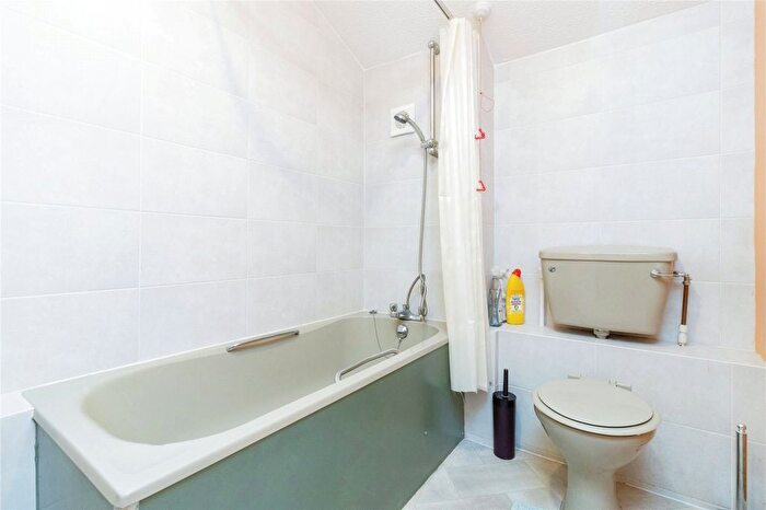1 Bedroom Flat For Sale In Pebble Court, Paignton, Devon, TQ4