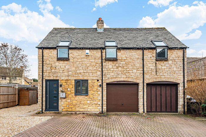 3 Bedroom Detached House To Rent In Ralegh Crescent, Witney, OX28