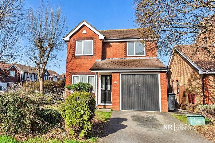 3 Bedroom Detached House To Rent In Arnold Drive, Chessington, Surrey., KT9