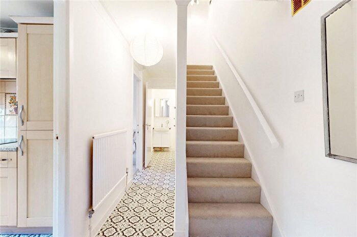 2 Bedroom Flat To Rent In Coopers Lane, London, NW1