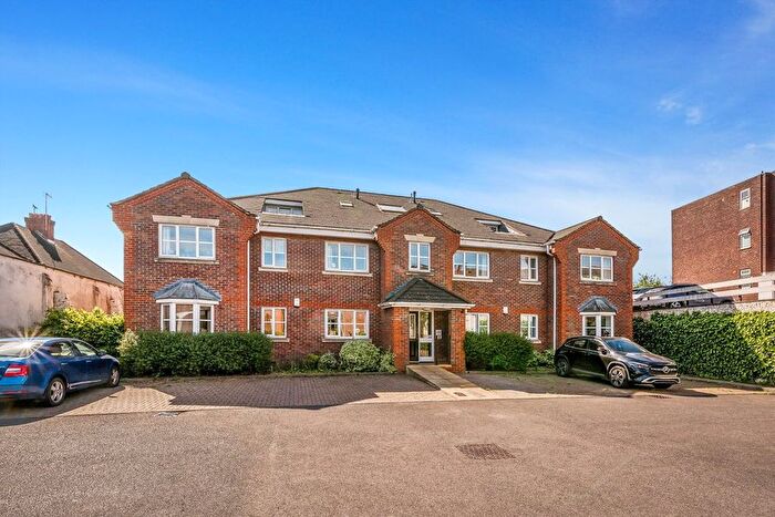 2 Bedroom Flat For Sale In Amelia Close, Acton, W3