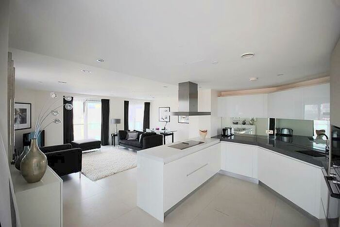 2 Bedroom Apartment To Rent In Bezier Apartments, City Road, Old Street, Shoreditch, London, EC1Y