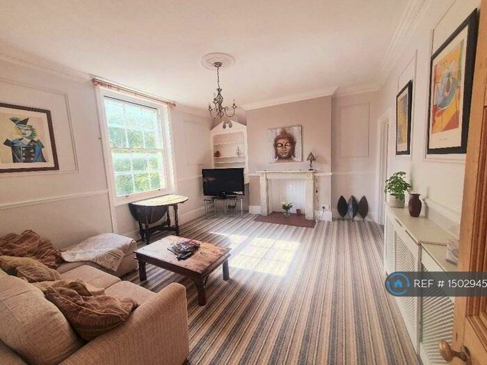 3 Bedroom Maisonette To Rent In Upper Maisonette, Surbiton, KT6