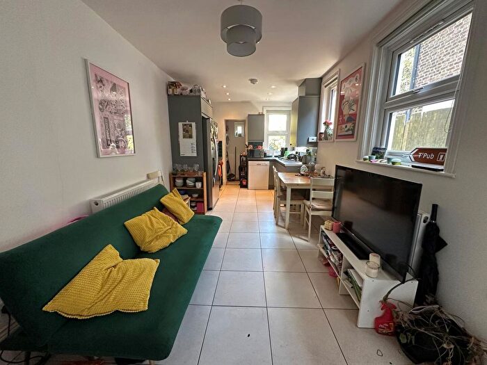 5 Bedroom Property To Rent In Springfield Road, London, N15
