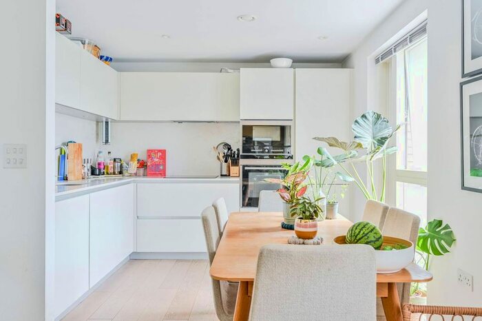 3 Bedroom Flat To Rent In New North Road, Hackney, London, N1