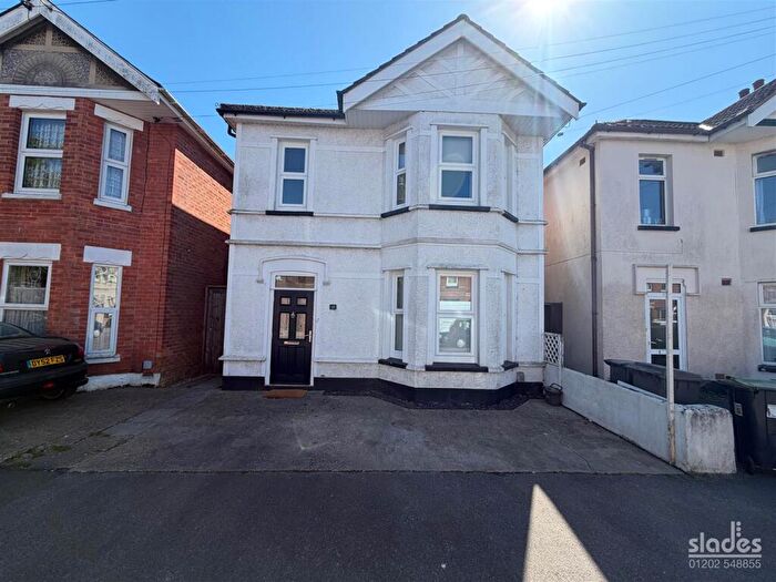 3 Bedroom Detached House For Sale In Moorfield Grove, Moordown, Bournemouth, BH9
