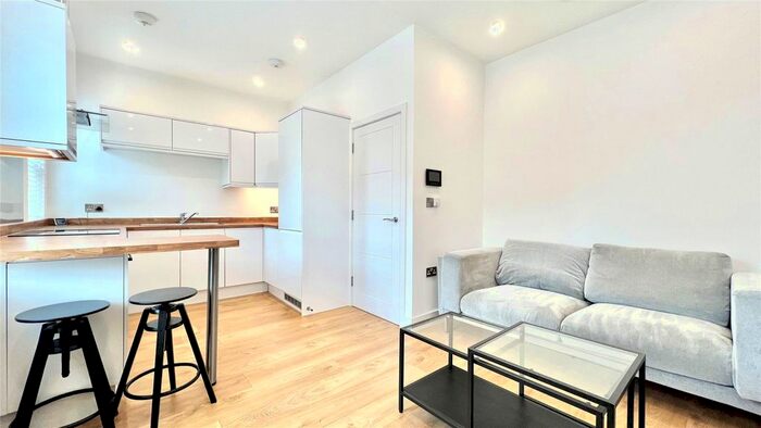 1 Bedroom Flat To Rent In London Road, Reading, Berkshire, RG1