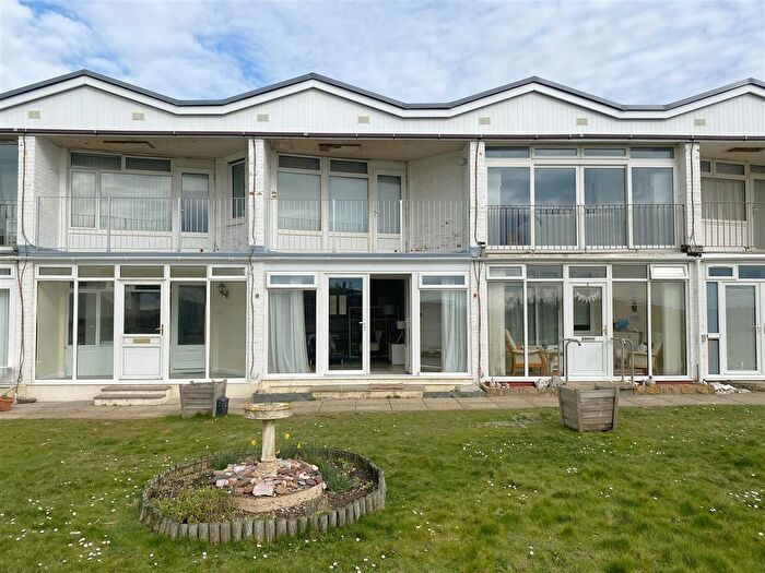 1 Bedroom Flat For Sale In Kingfisher Court, West Bay, Bridport, DT6