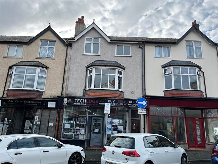 3 Bedroom Maisonette For Sale In Greenfield Road, Colwyn Bay, LL29
