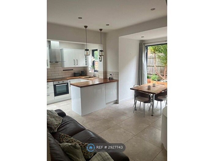 2 Bedroom Flat To Rent In Harborough Road, London, SW16