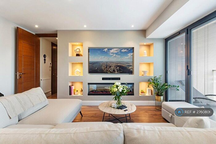 2 Bedroom Flat To Rent In Charlotte Court, Barnet, EN4