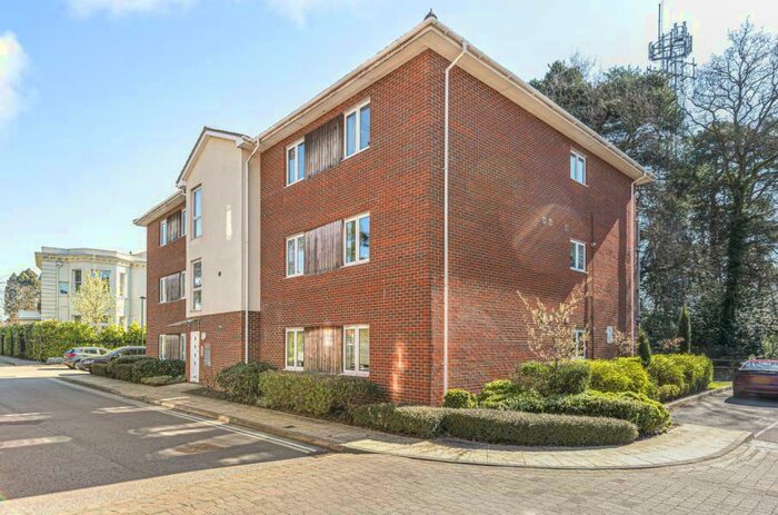 2 Bedroom Apartment To Rent In Cedar Court, Ascot, SL5