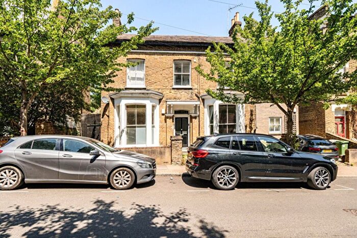 1 Bedroom Flat For Sale In Bickerton Road, London, N19