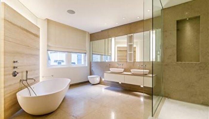 3 Bedroom Flat To Rent In Duke Street, London, W1K