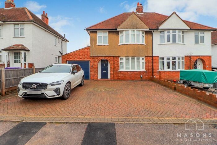 3 Bedroom Semi-Detached House To Rent In Moormead Close, Hitchin, SG5