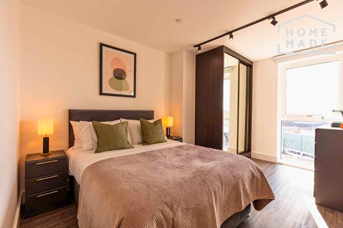 3 Bedroom Flat To Rent In Scrubs Lane, London, NW10