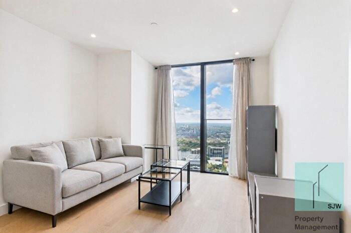 2 Bedroom Apartment To Rent In Marsh Wall, Harcourt Tower, E14