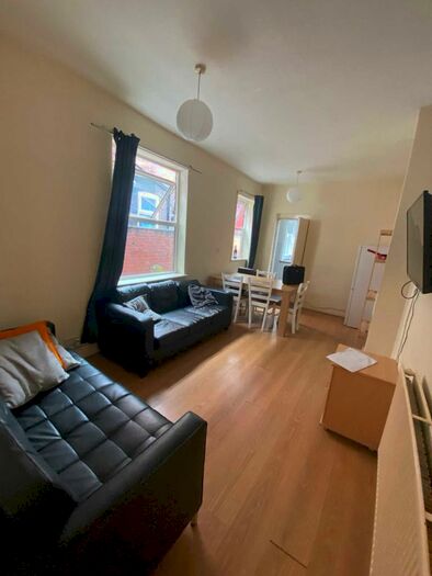 5 Bedroom Terraced House To Rent In Richmond Road, Fallowfield, M14