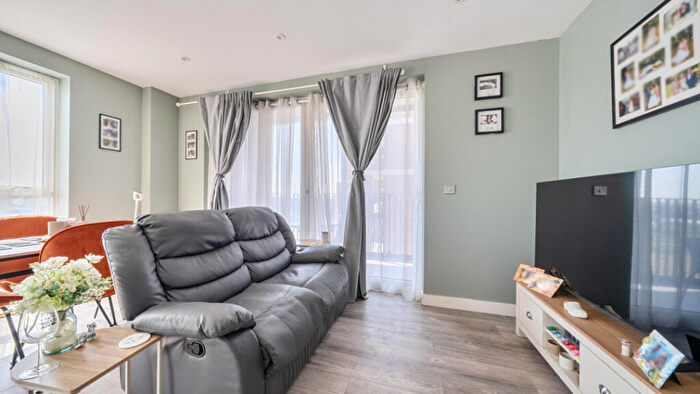 1 Bedroom Flat For Sale In Commodore House, Halewood Way, Rainham, RM13