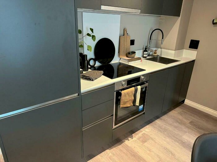 1 Bedroom Apartment To Rent In Springwell Gardens, Springwell Road, Leeds, West Yorkshire, LS12