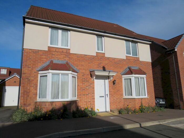 4 Bedroom Detached House To Rent In Sovereign Place, Hatfield, AL9