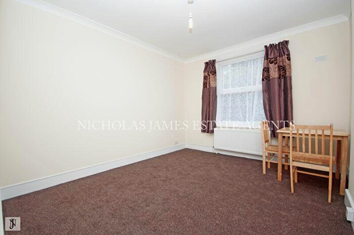 Flat To Rent In Mattison Road, Haringey, London, N4