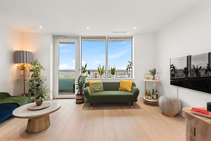 1 Bedroom Flat To Rent In Lombard Wharf, Lombard Road, SW11