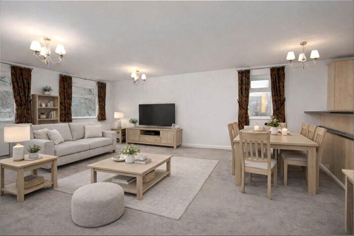 3 Bedroom Flat For Sale In Wellington Road, Greenfield, Saddleworth, OL3