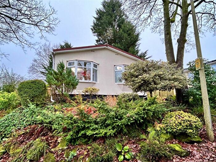 2 Bedroom Mobile Home For Sale In Oakland Glen, Walton-le-Dale, Preston, Lancashire, PR5