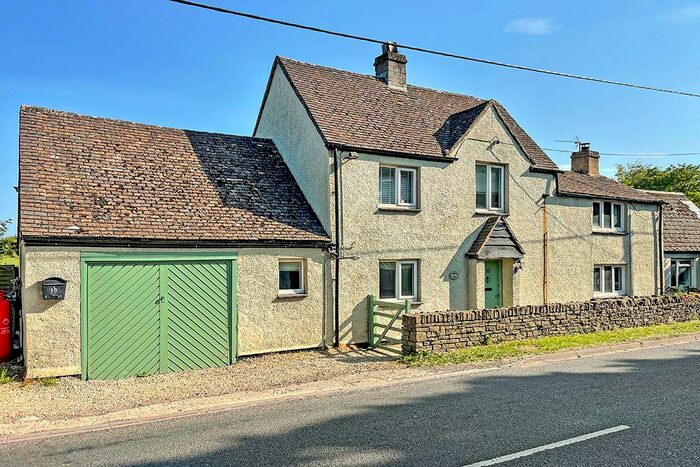 4 Bedroom Detached House For Sale In Malmesbury Road, Swindon, SN6