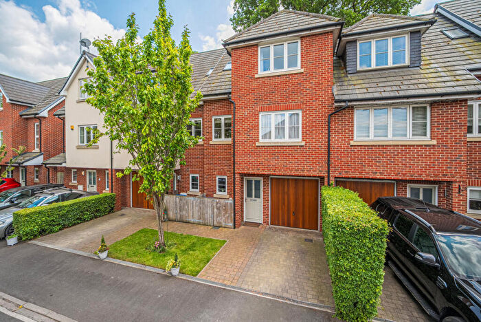 3 Bedroom Terraced House For Sale In York Close, Byfleet, KT14