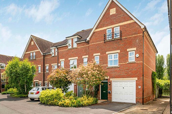 4 Bedroom End Of Terrace House For Sale In Stone Meadow, Oxford, OX2