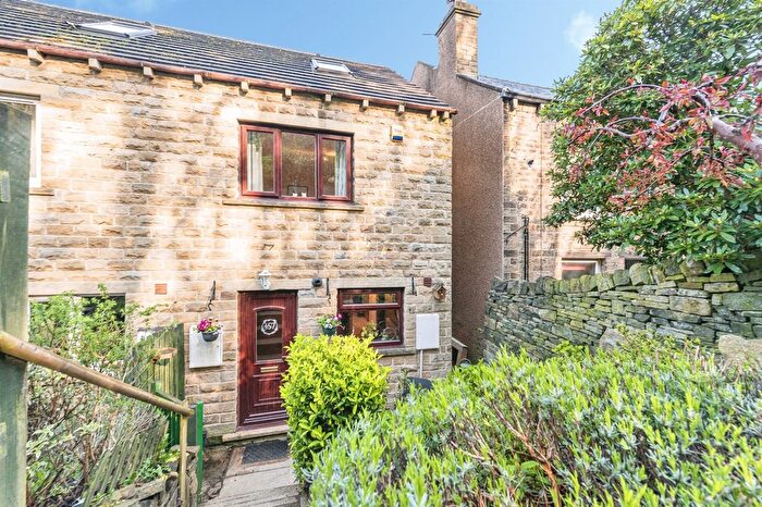 3 Bedroom End Terrace House For Sale In Manchester Road, Linthwaite, Huddersfield, HD7