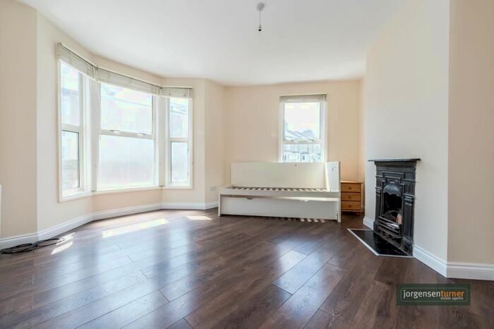 1 Bedroom Flat To Rent In Sterne Street, Shepherds Bush, London W12