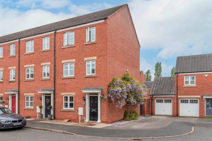 4 Bedroom End Of Terrace House For Sale In Cheal Close, Shardlow, DE72