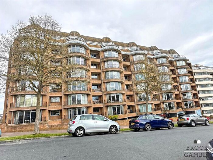 3 Bedroom Flat For Sale In St. Johns Road, Eastbourne, BN20