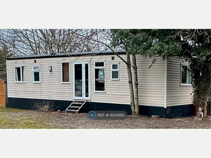 3 Bedroom Mobile/park Home To Rent In Whitwick Green Road, Bedford, MK44