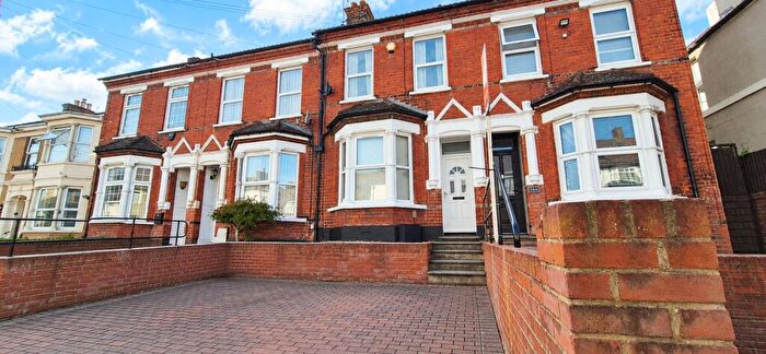 4 Bedroom Terraced House For Sale In Springhead Road, Northfleet, Gravesend, Kent, DA11