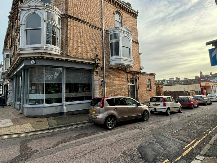 2 Bedroom Flat To Rent In Palace Avenue, Paignton, TQ3