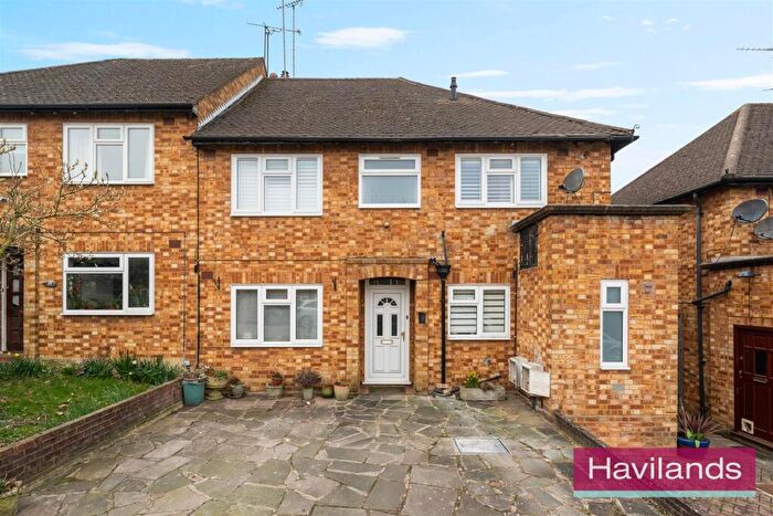 2 Bedroom Maisonette To Rent In The Glade, London, N21