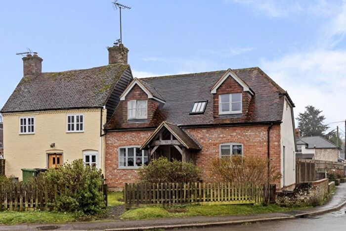 3 Bedroom Cottage For Sale In The Square, East Meon, Petersfield, GU32