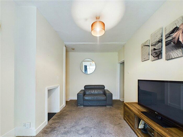 1 Bedroom Flat For Sale In Ash Grove, London, SE20